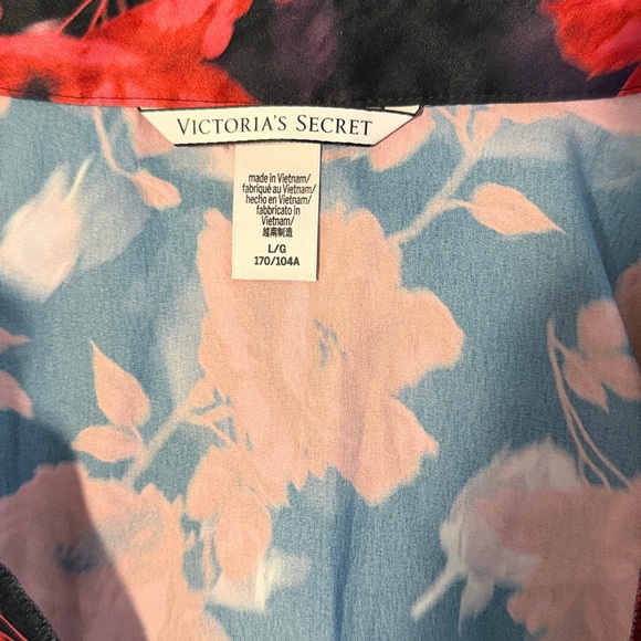 VS Valentines 💘 Rose print silky pajamas - Picture 2 of 6